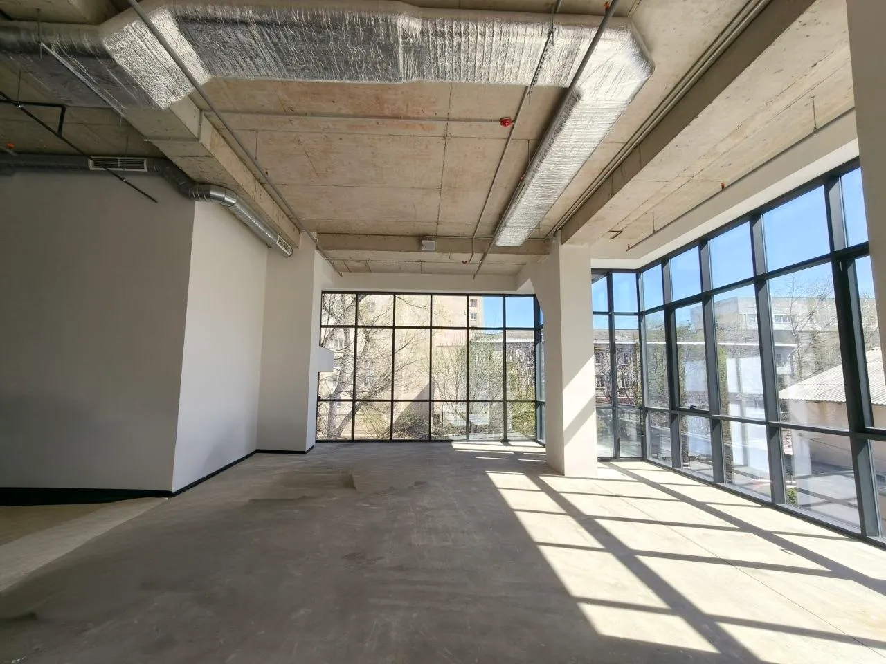 1-camere birou, 150 m² — Imagine 1
