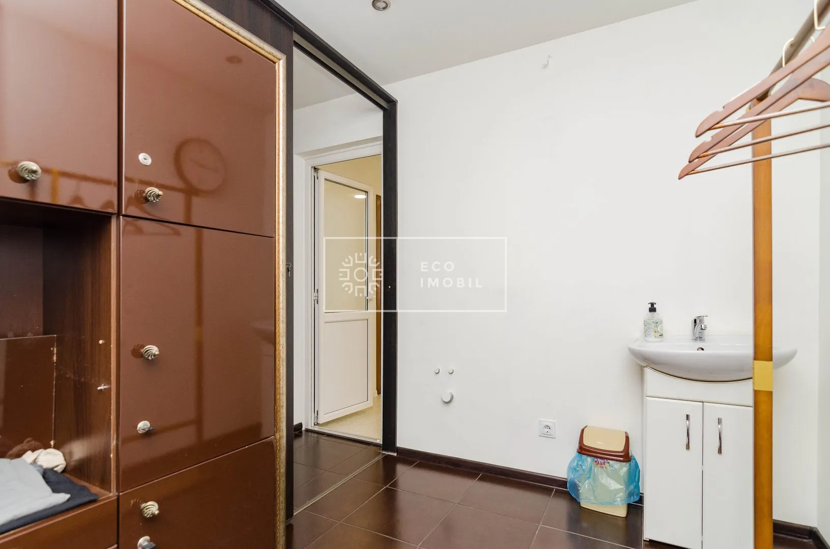 3-camere birou, 100 m² — Imagine 3