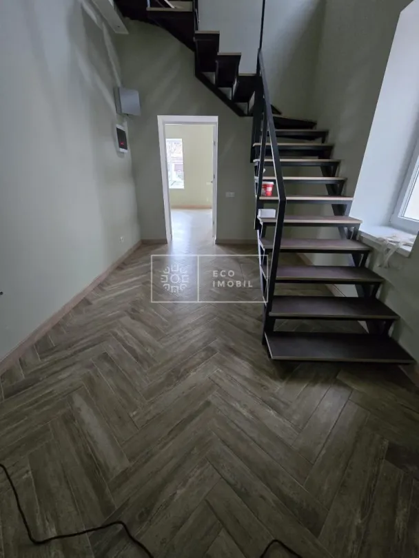 1-camere birou, 80 m² — Imagine 1