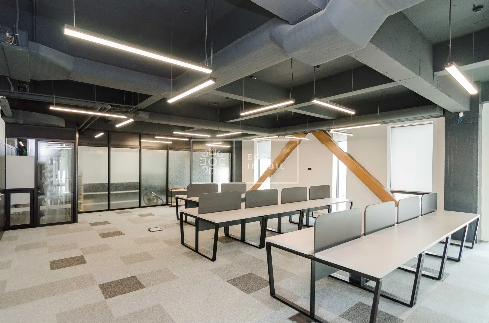 2-bedroom office, 357 m² — Image 1