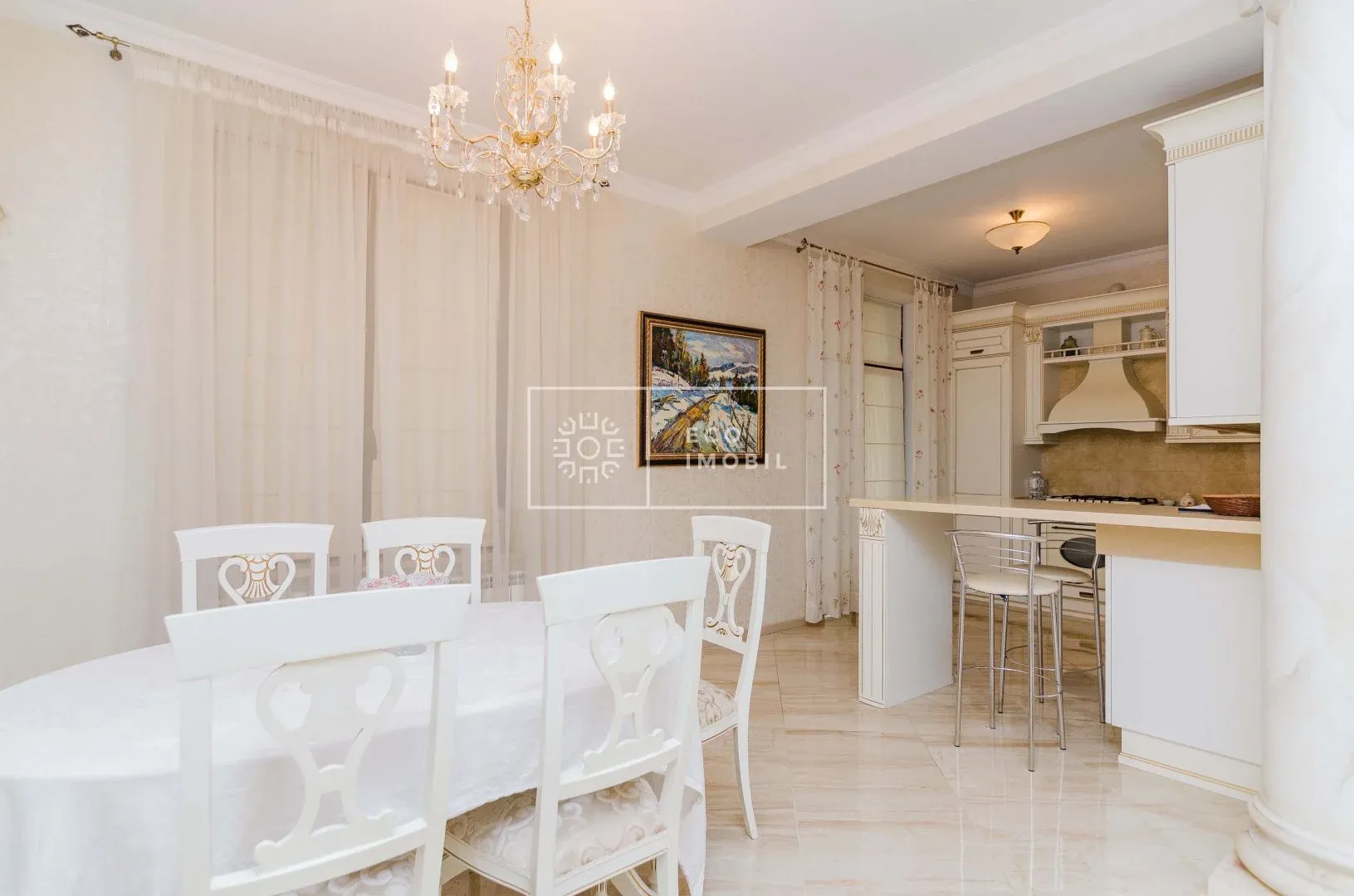 2-etaje casă, 3 camere, 240 m² — Imagine 4