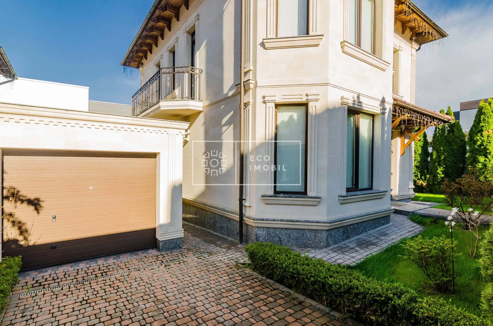 2-etaje casă, 3 camere, 240 m² — Imagine 1
