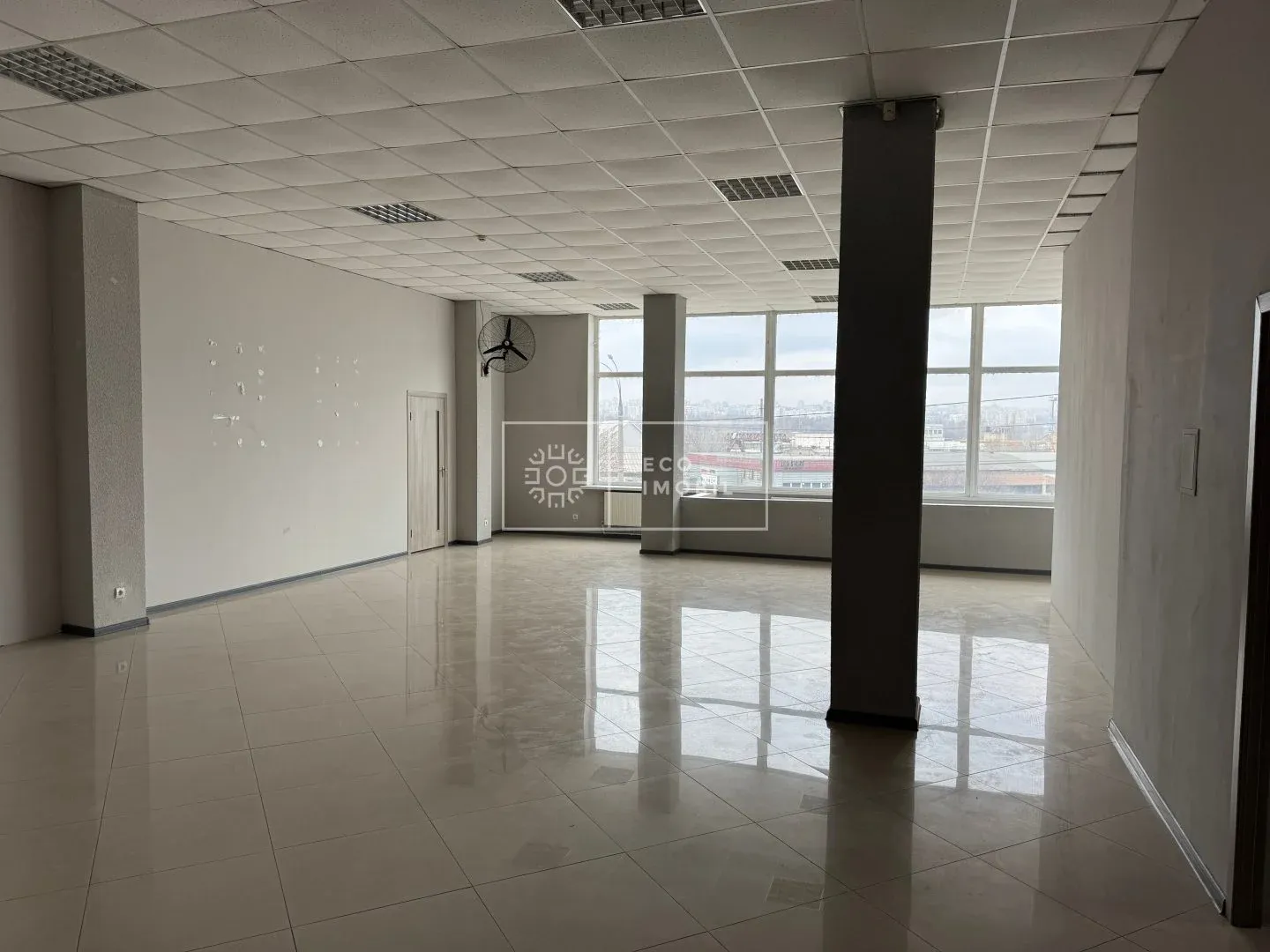 1-camere birou, 200 m² — Imagine 1