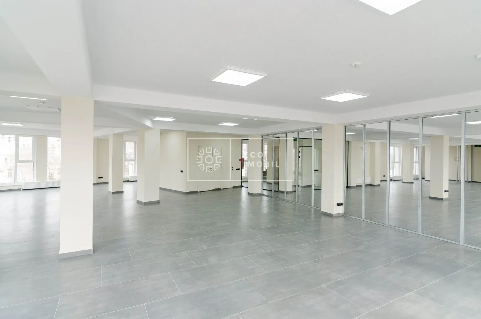 1-camere birou, 135 m² — Imagine 1
