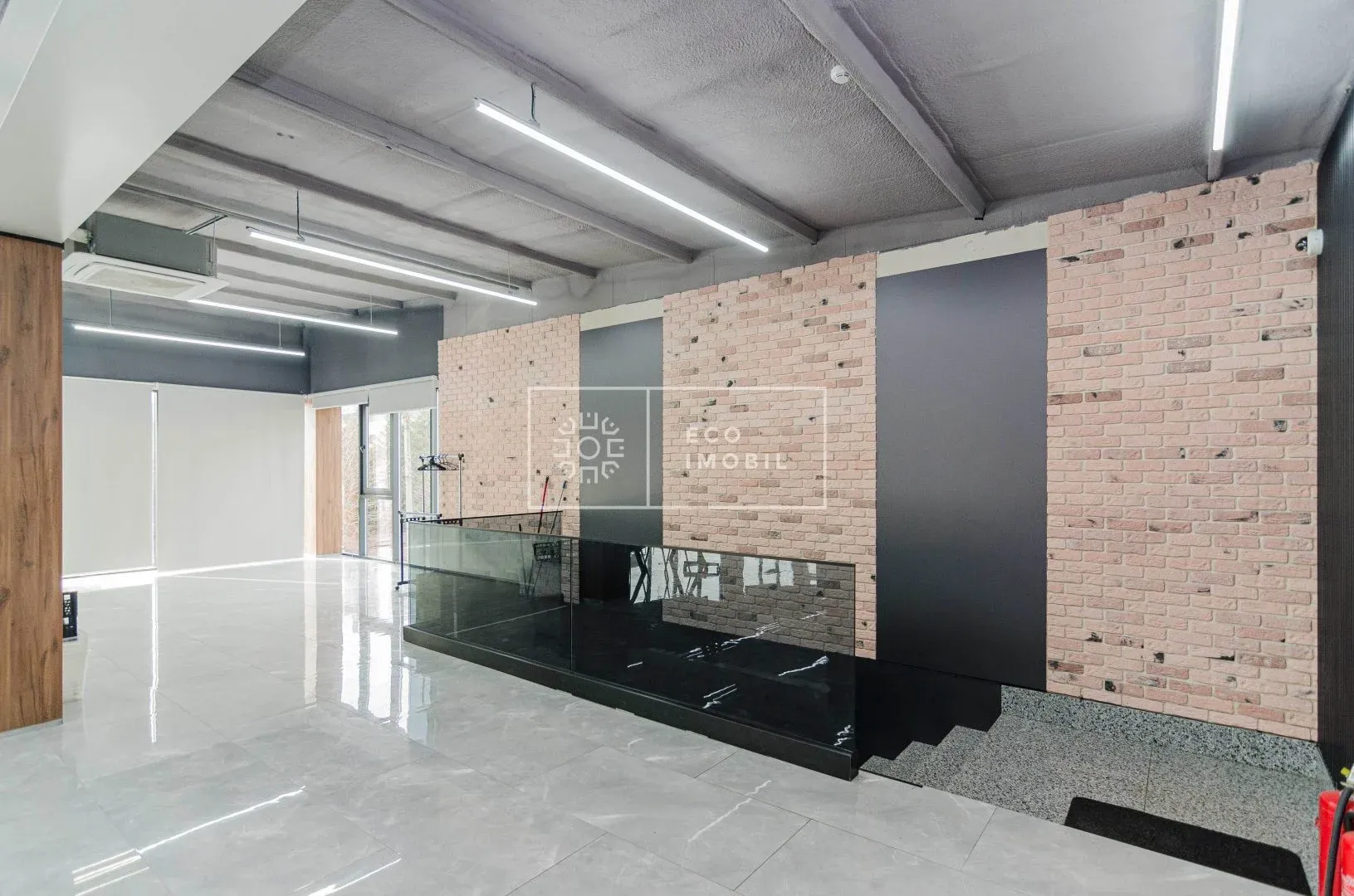 Spațiu comercial, 300 m² — Imagine 1