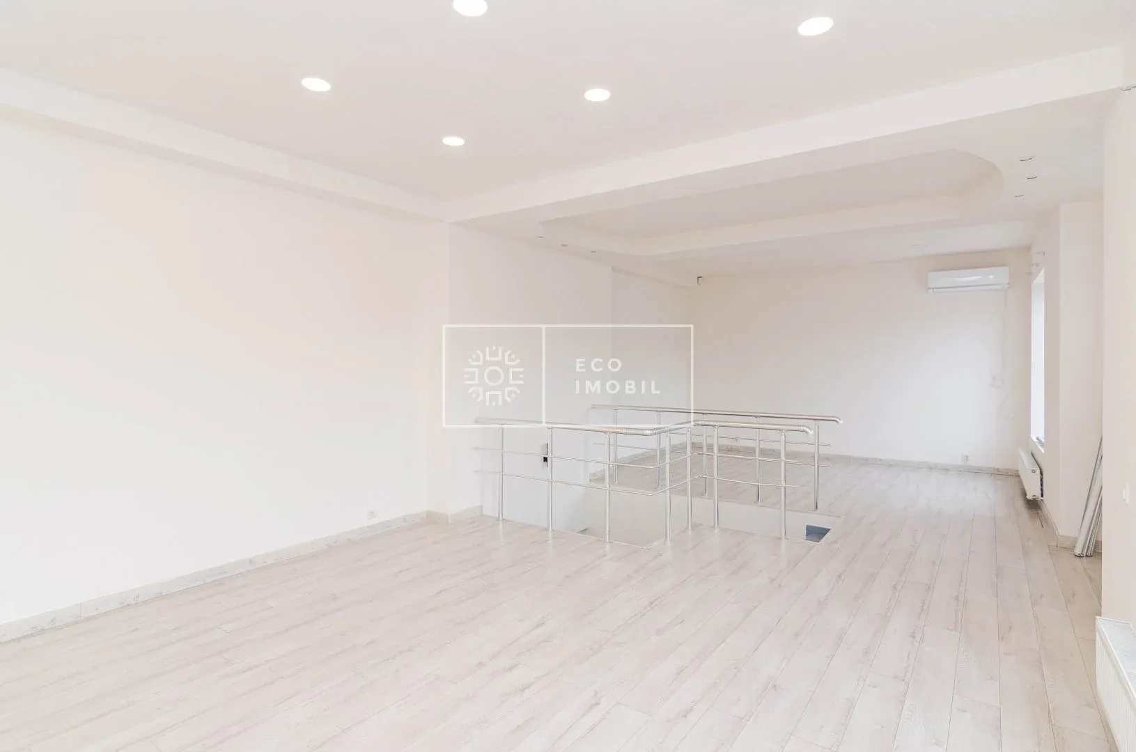 1-camere birou, 60 m² — Imagine 1