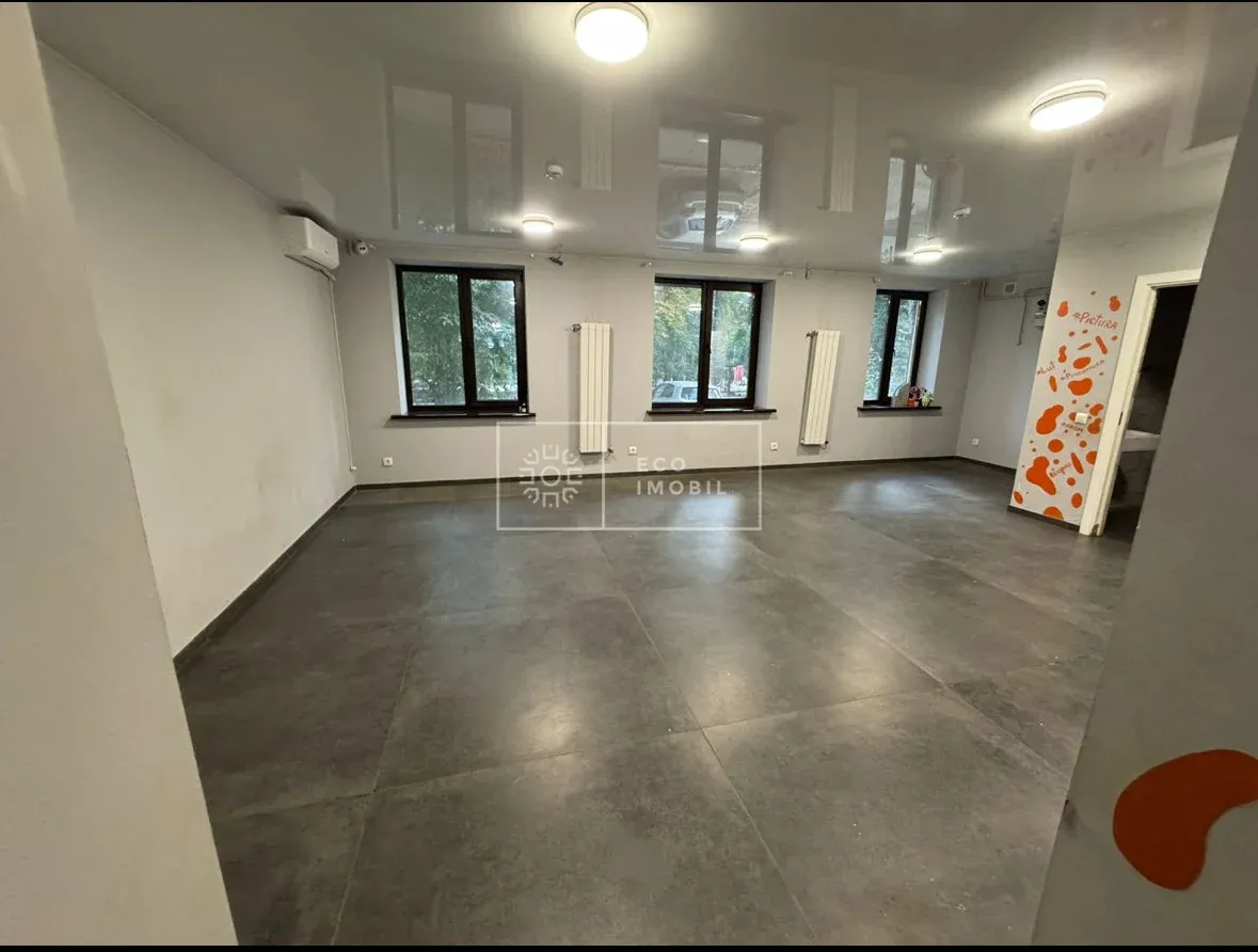 1-camere birou, 70 m² — Imagine 1