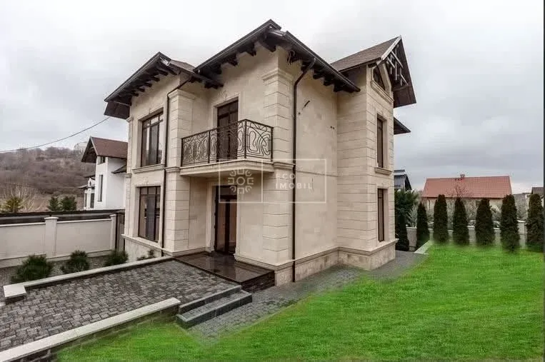 2-этажный дом, 3 комнаты, 240 м² — Изображение 1