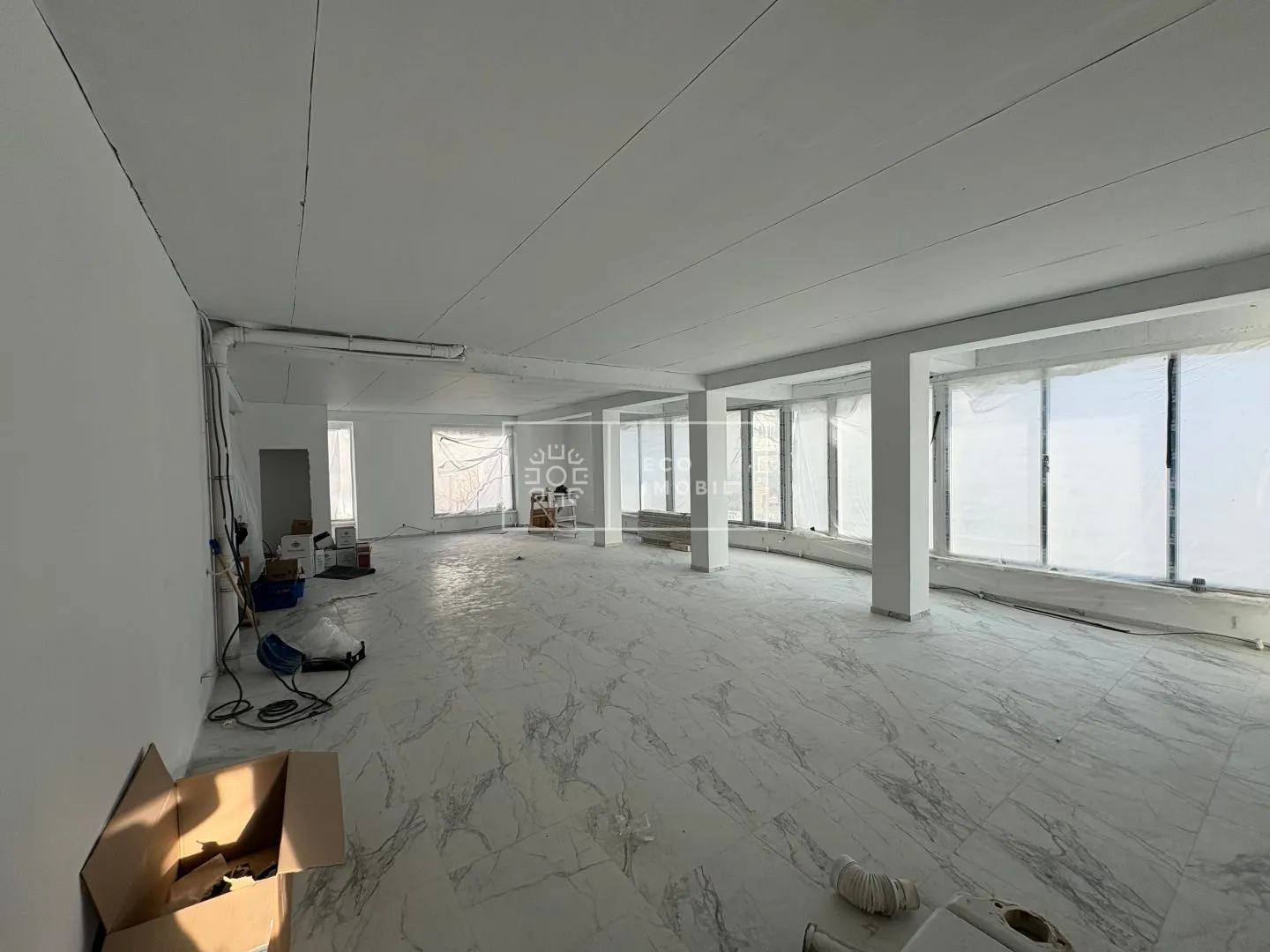 1-camere birou, 110 m² — Imagine 1