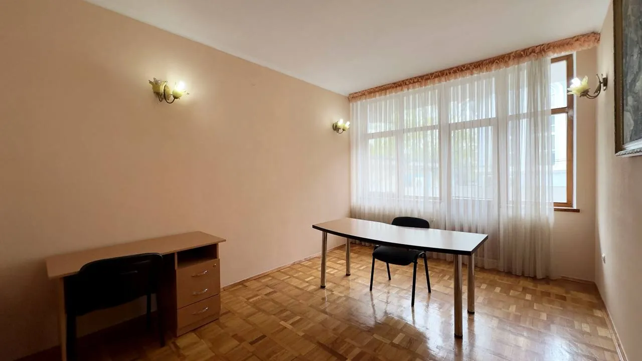 10-camere birou, 450 m² — Imagine 1