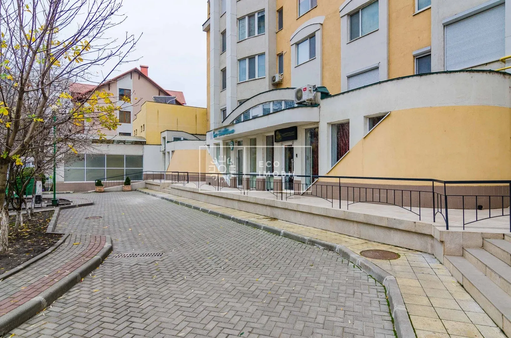 Birou, 90 m² — Imagine 1