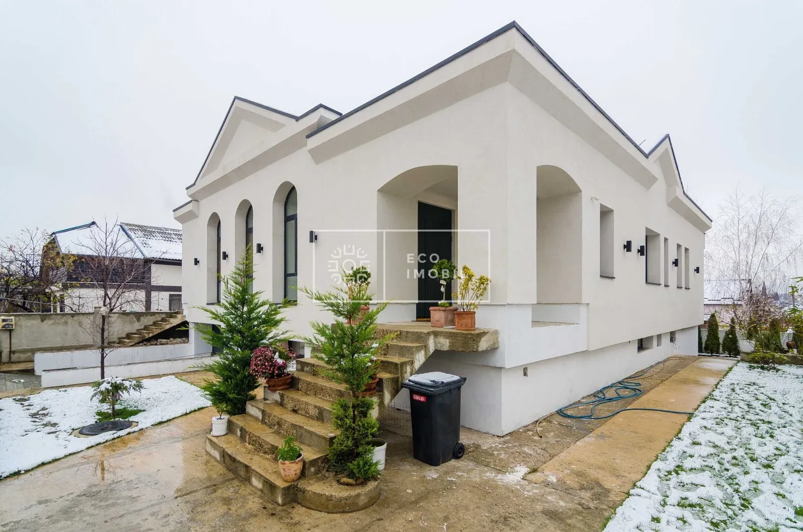 2-etaje casă, 5 camere, 340 m² — Imagine 1
