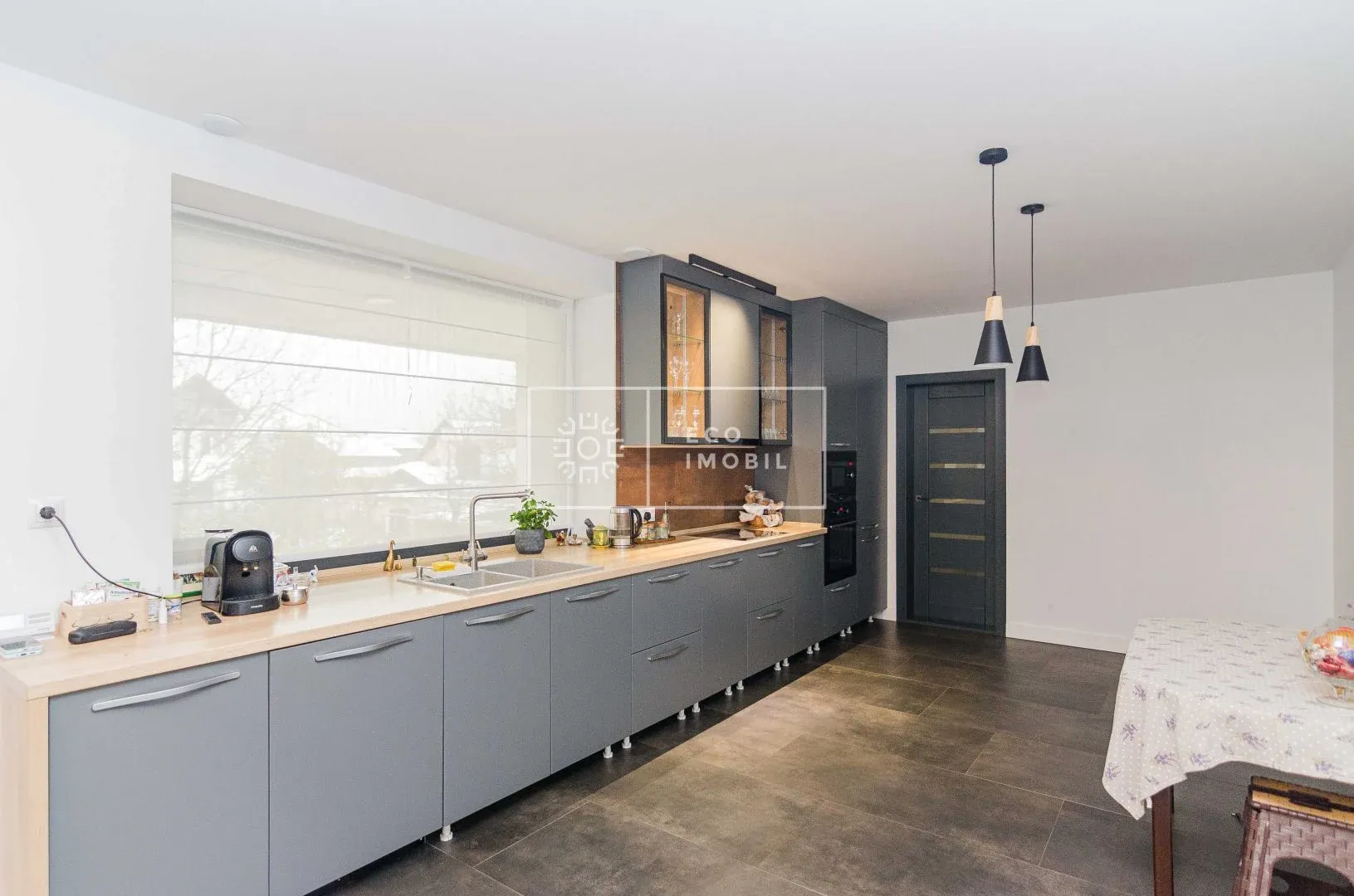 2-etaje casă, 5 camere, 340 m² — Imagine 2