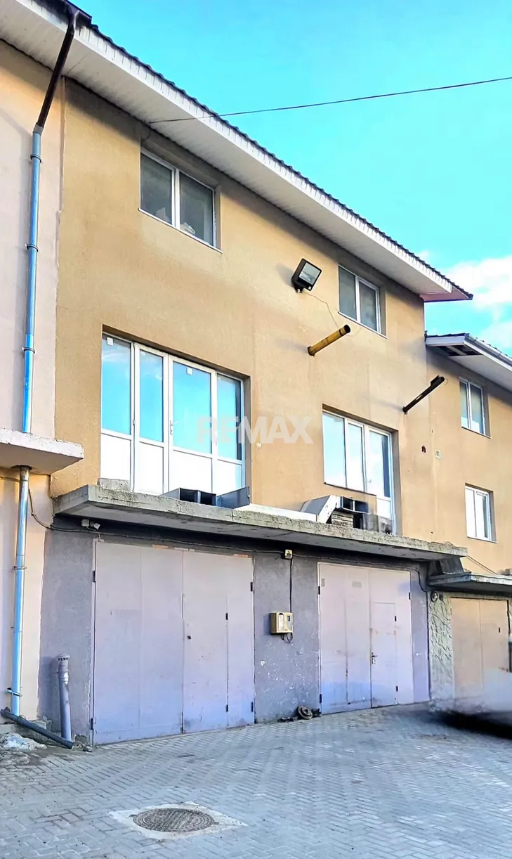 1-bedroom office, 240 m² — Image 1