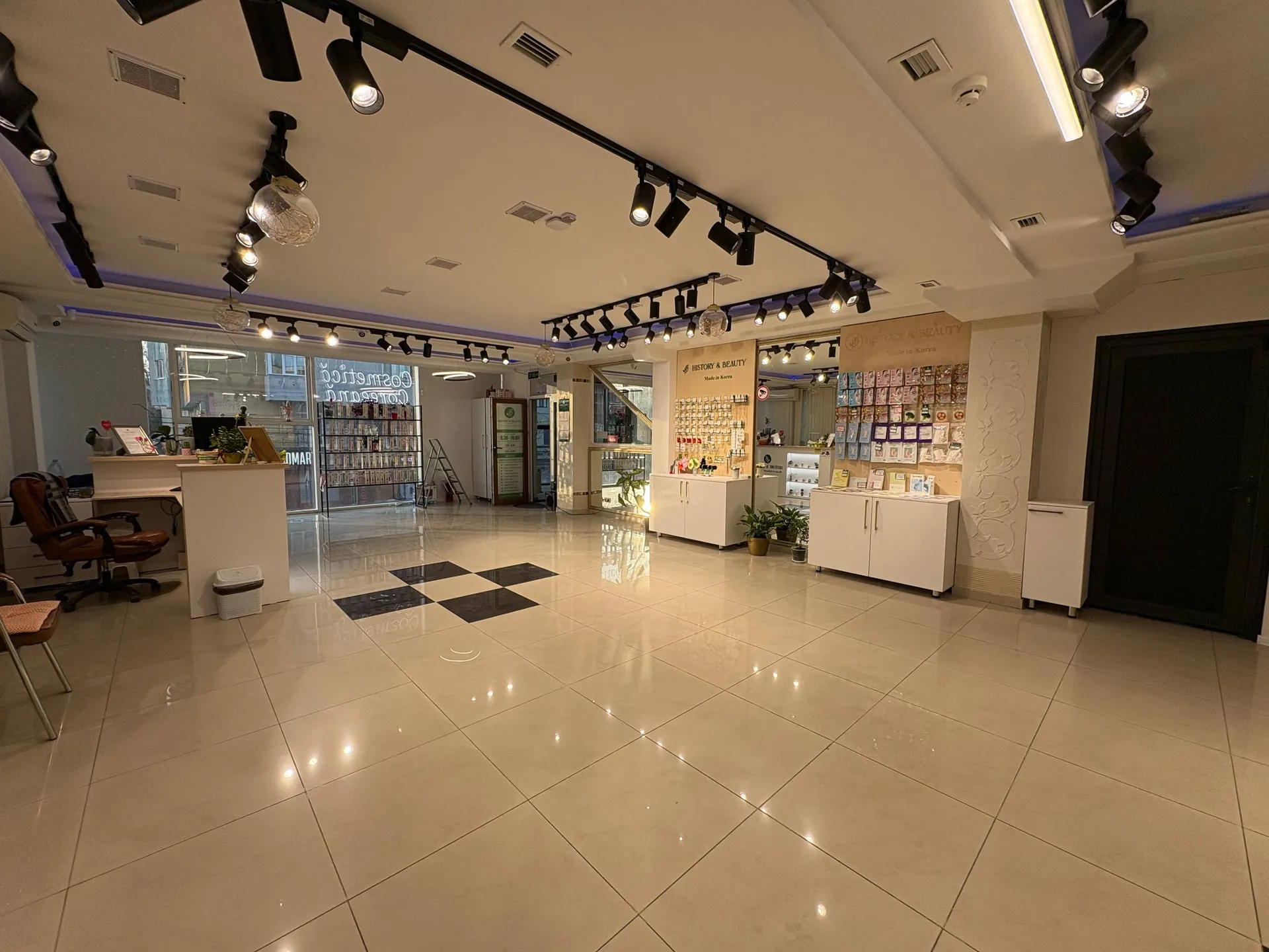 1-camere birou, 90 m² — Imagine 1