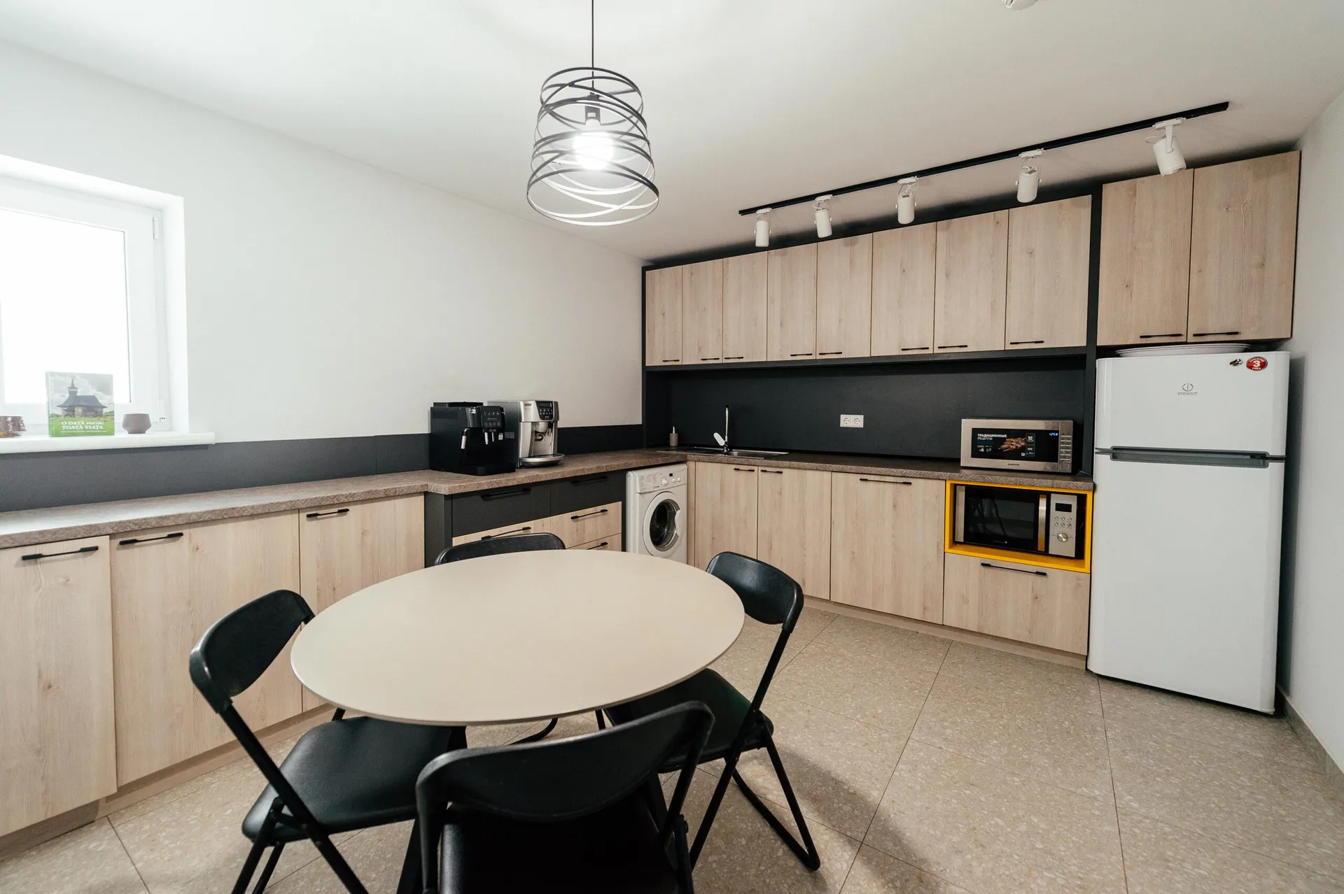 10-camere birou, 720 m² — Imagine 2
