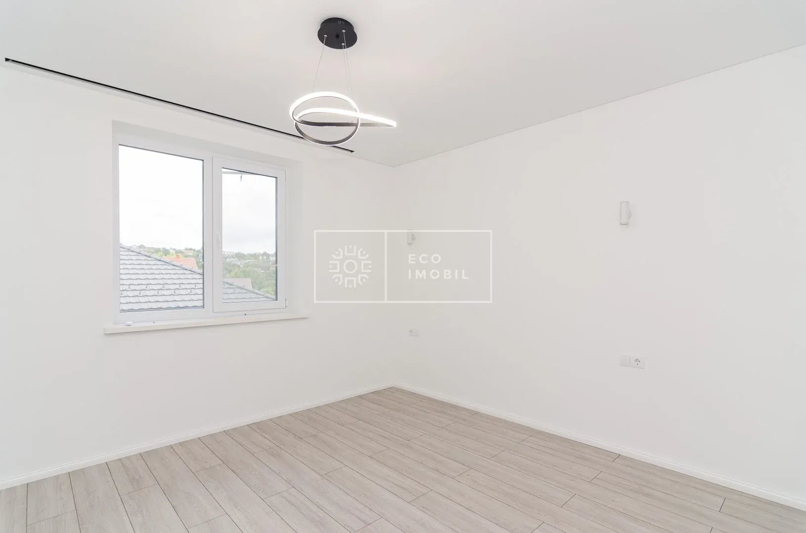 2-etaje casă, 2 camere, 240 m² — Imagine 4