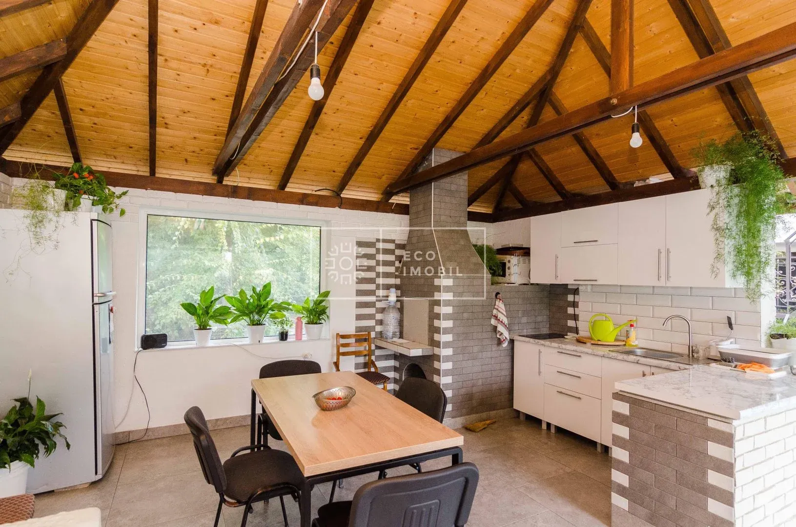 2-etaje casă, 2 camere, 240 m² — Imagine 2