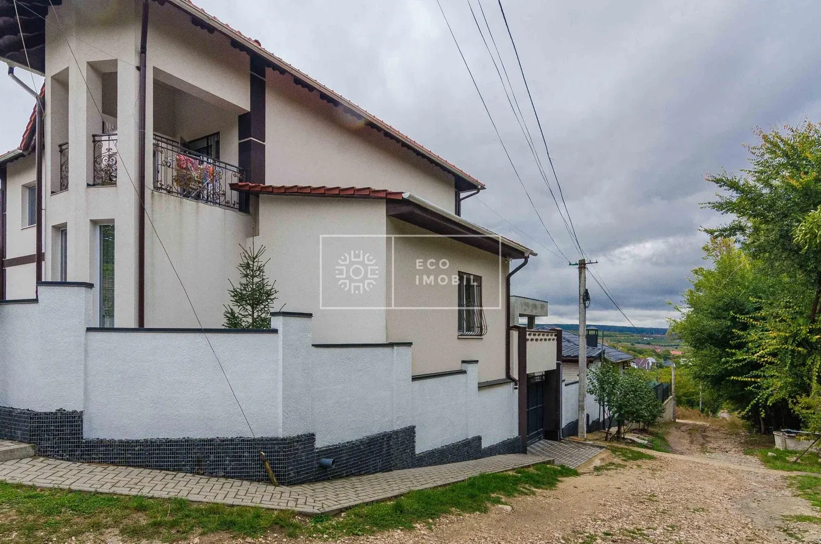 2-etaje casă, 2 camere, 240 m² — Imagine 1