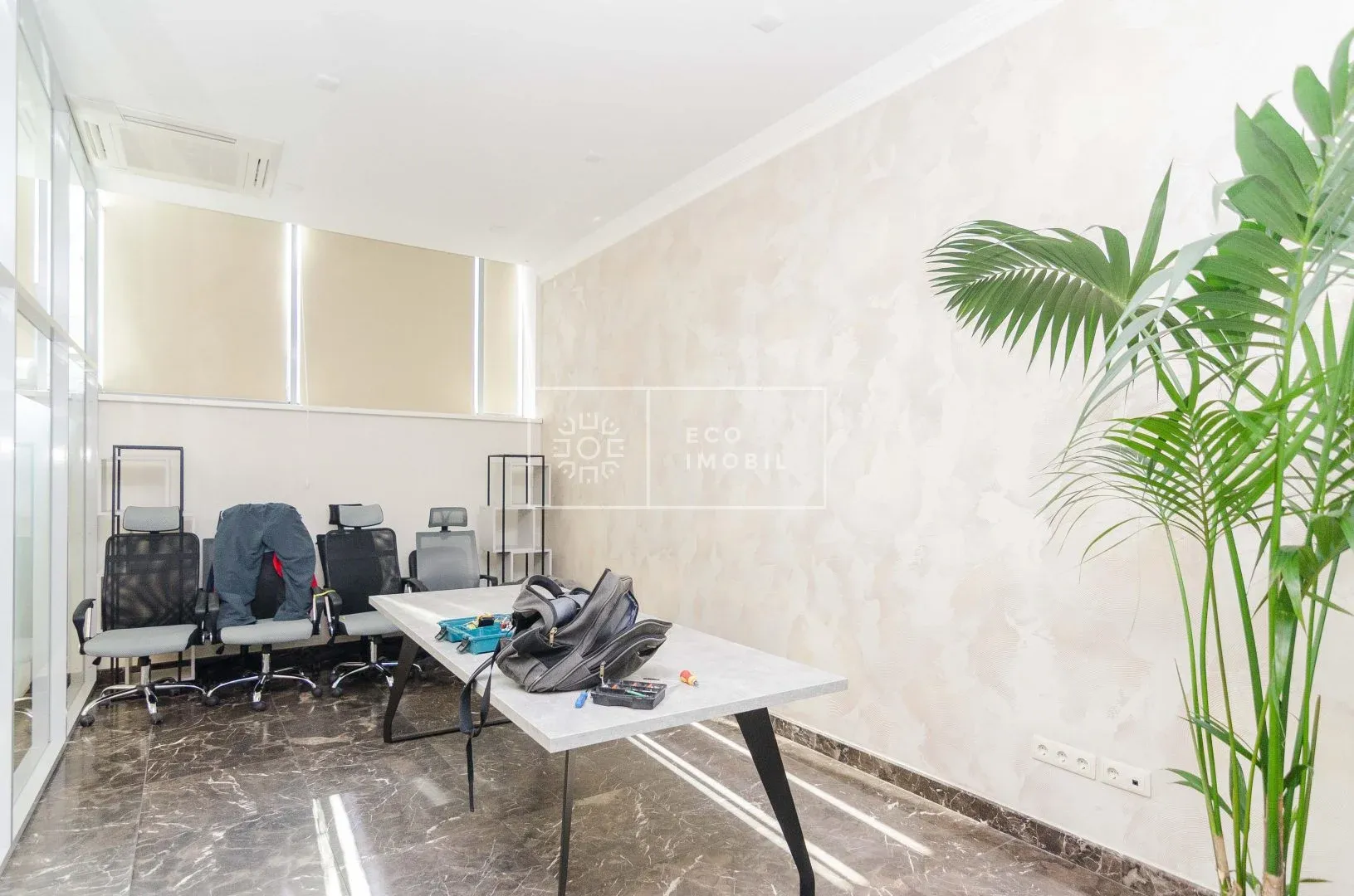 1-bedroom office, 600 m² — Image 1