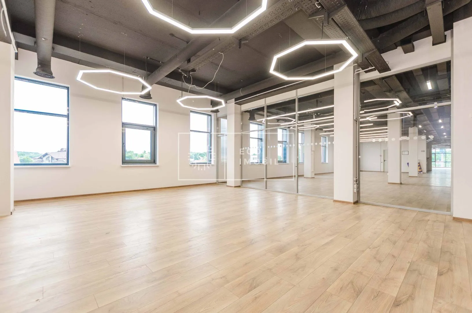 1-bedroom office, 250 m² — Image 2