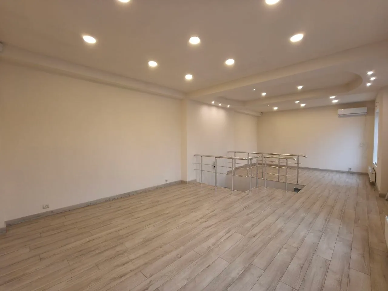 1-camere birou, 60 m² — Imagine 6