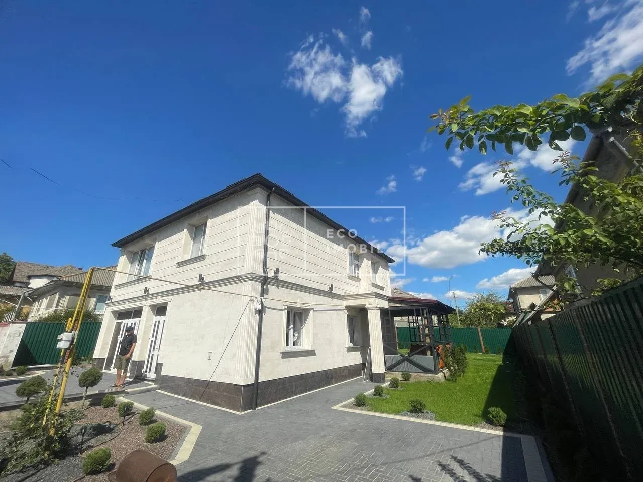 2-floor house, 4 rooms, 200 m² — Image 1