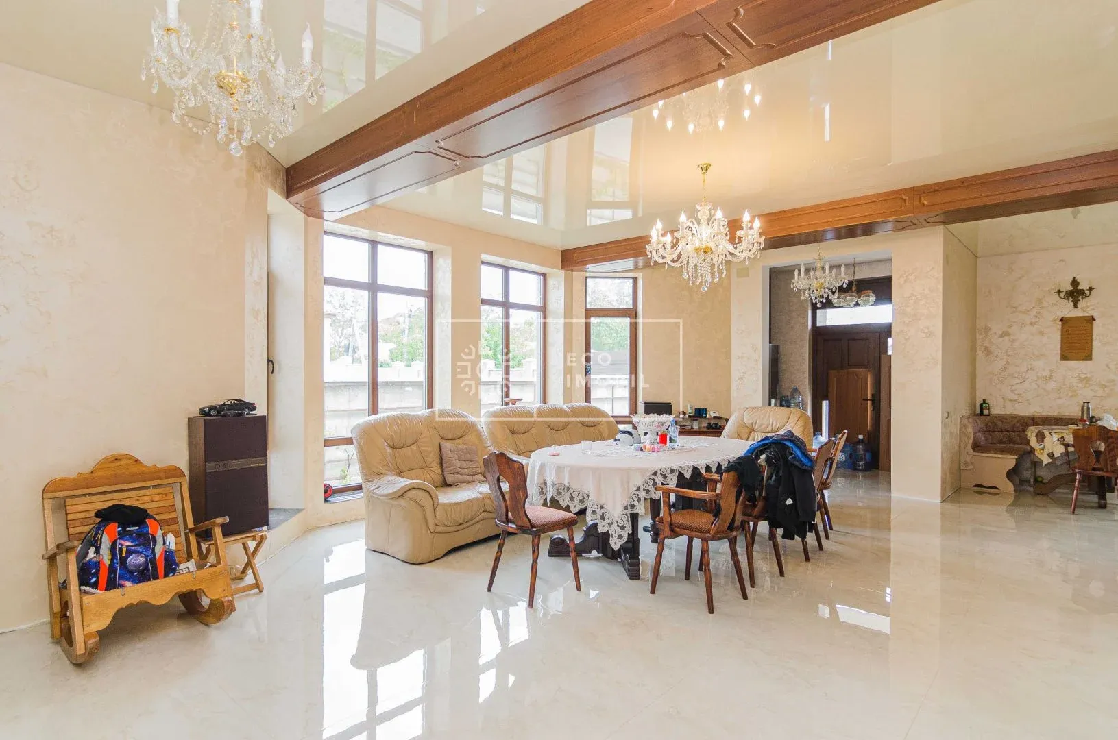 3-этажный дом, 4 комнаты, 400 м² — Изображение 3
