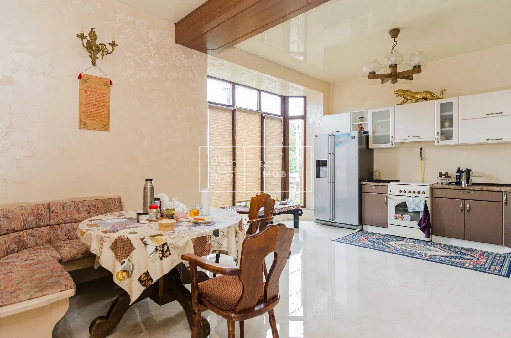 3-этажный дом, 4 комнаты, 400 м² — Изображение 2