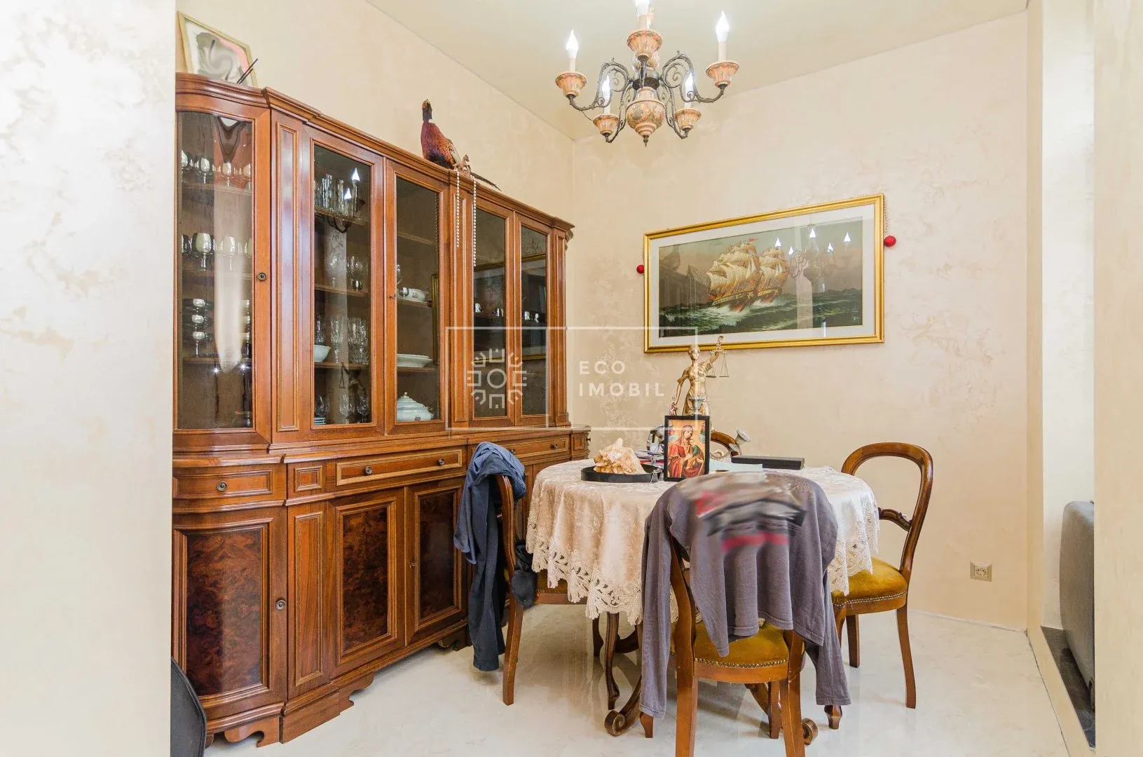 3-этажный дом, 4 комнаты, 400 м² — Изображение 4