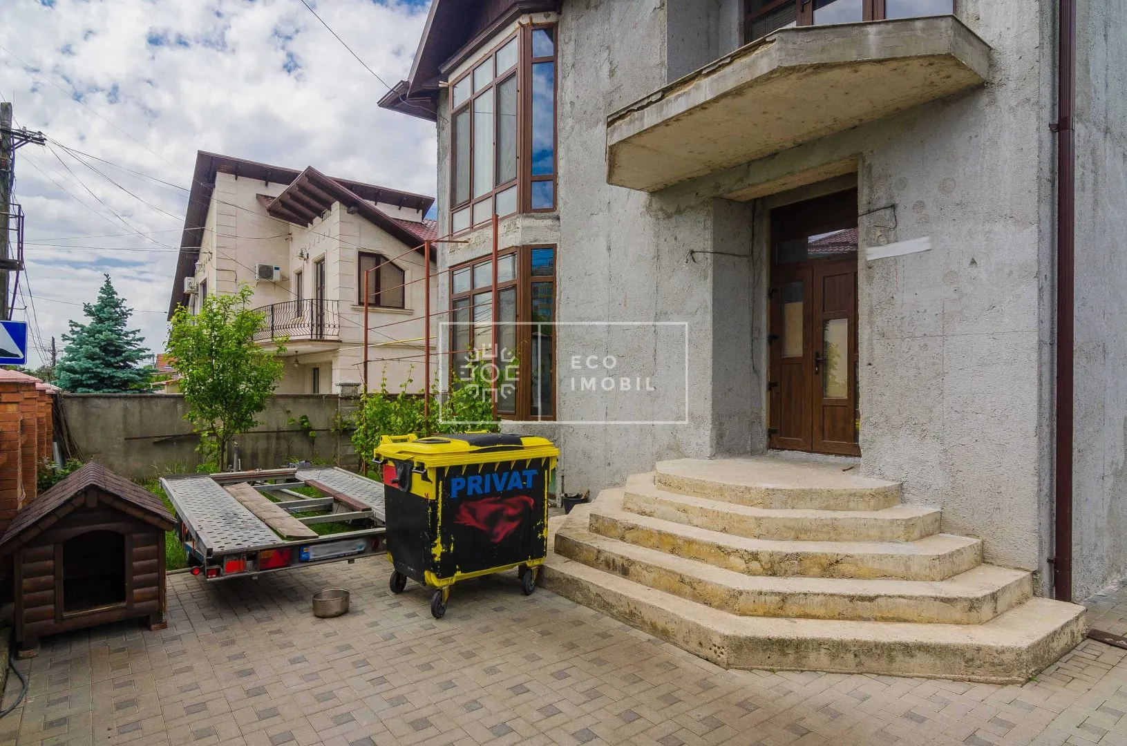 3-этажный дом, 4 комнаты, 400 м² — Изображение 1