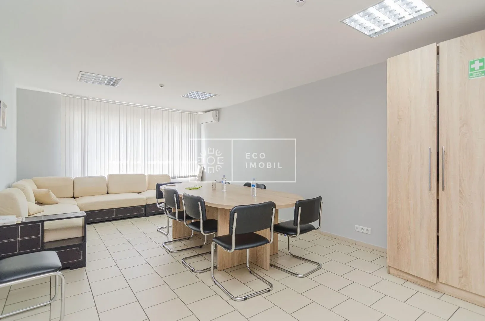 12-camere birou, 300 m² — Imagine 1