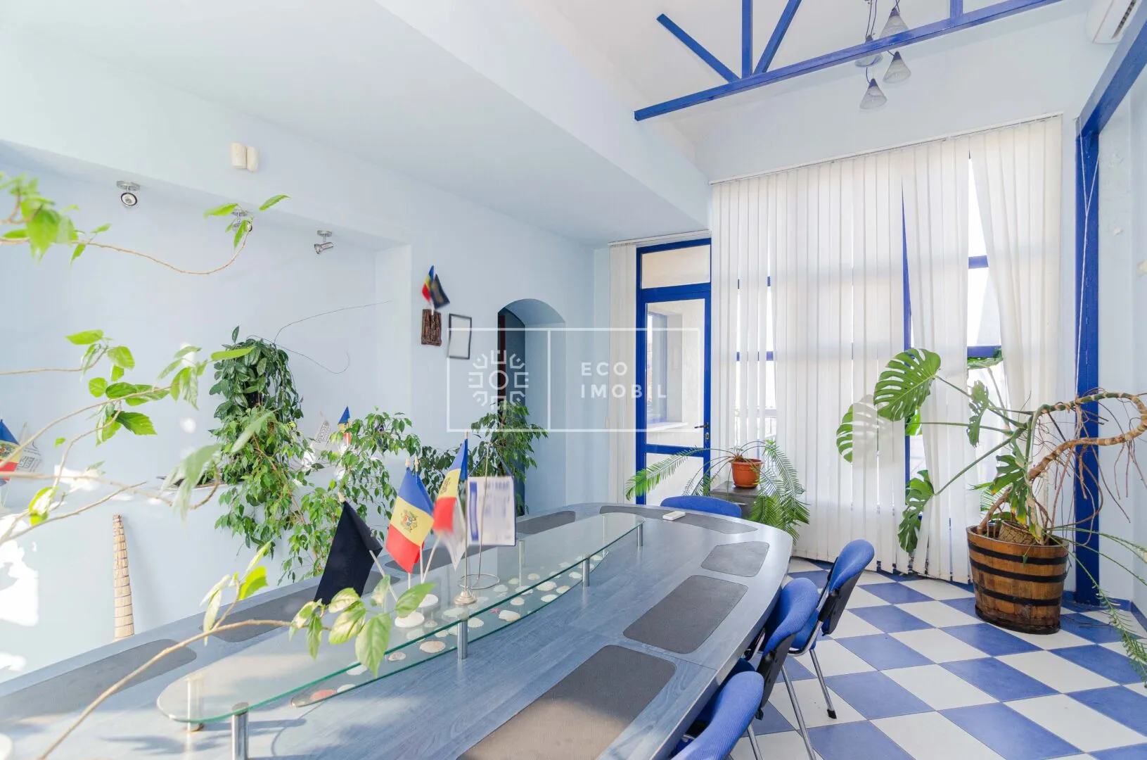 12-camere birou, 300 m² — Imagine 1