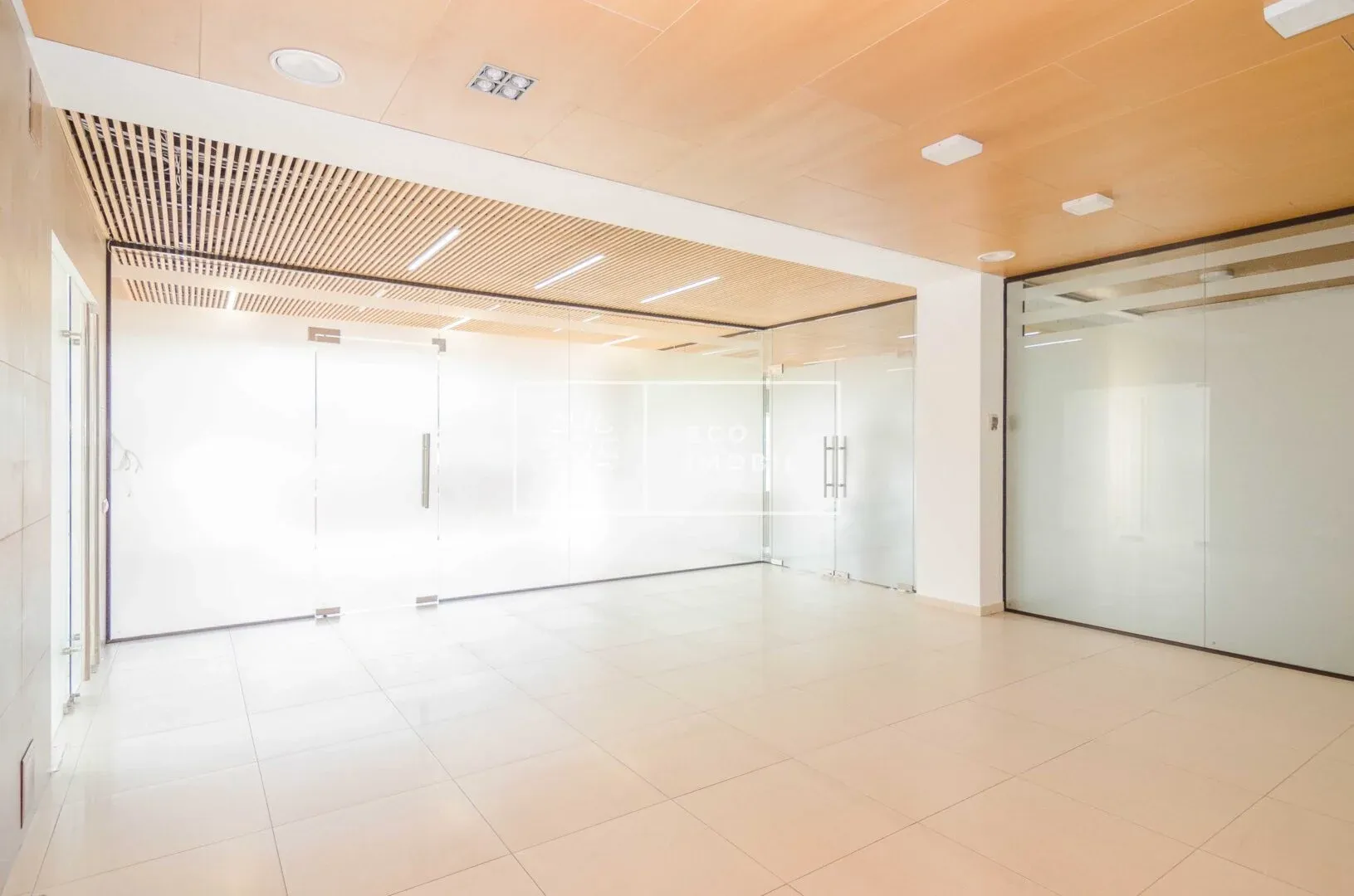 1-bedroom office, 402 m² — Image 1
