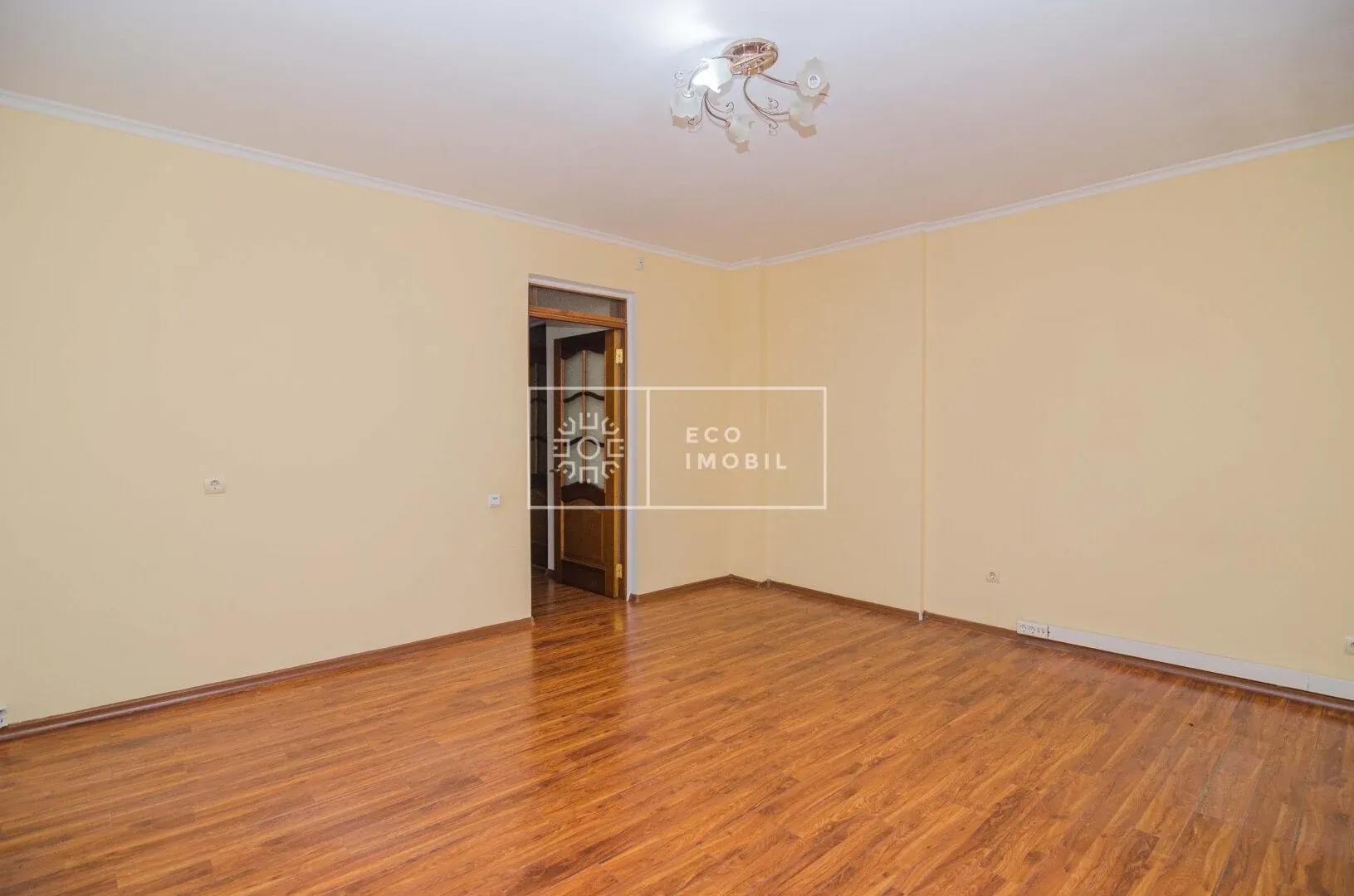 8-camere birou, 330 m² — Imagine 1