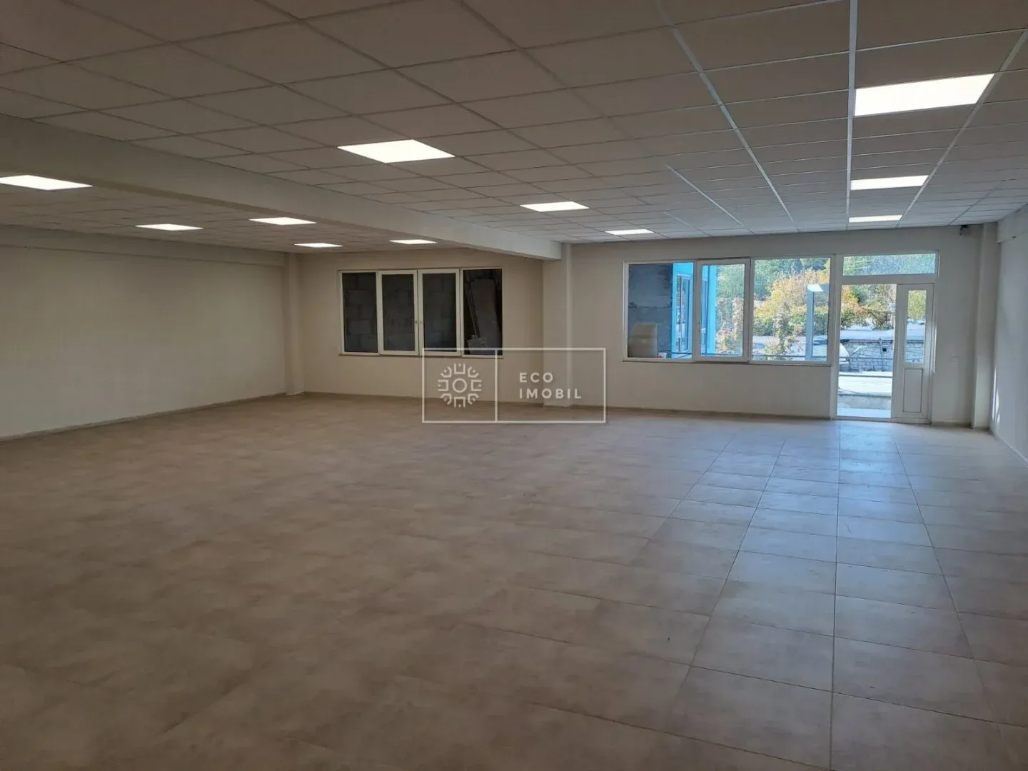 2-bedroom office, 220 m² — Image 1