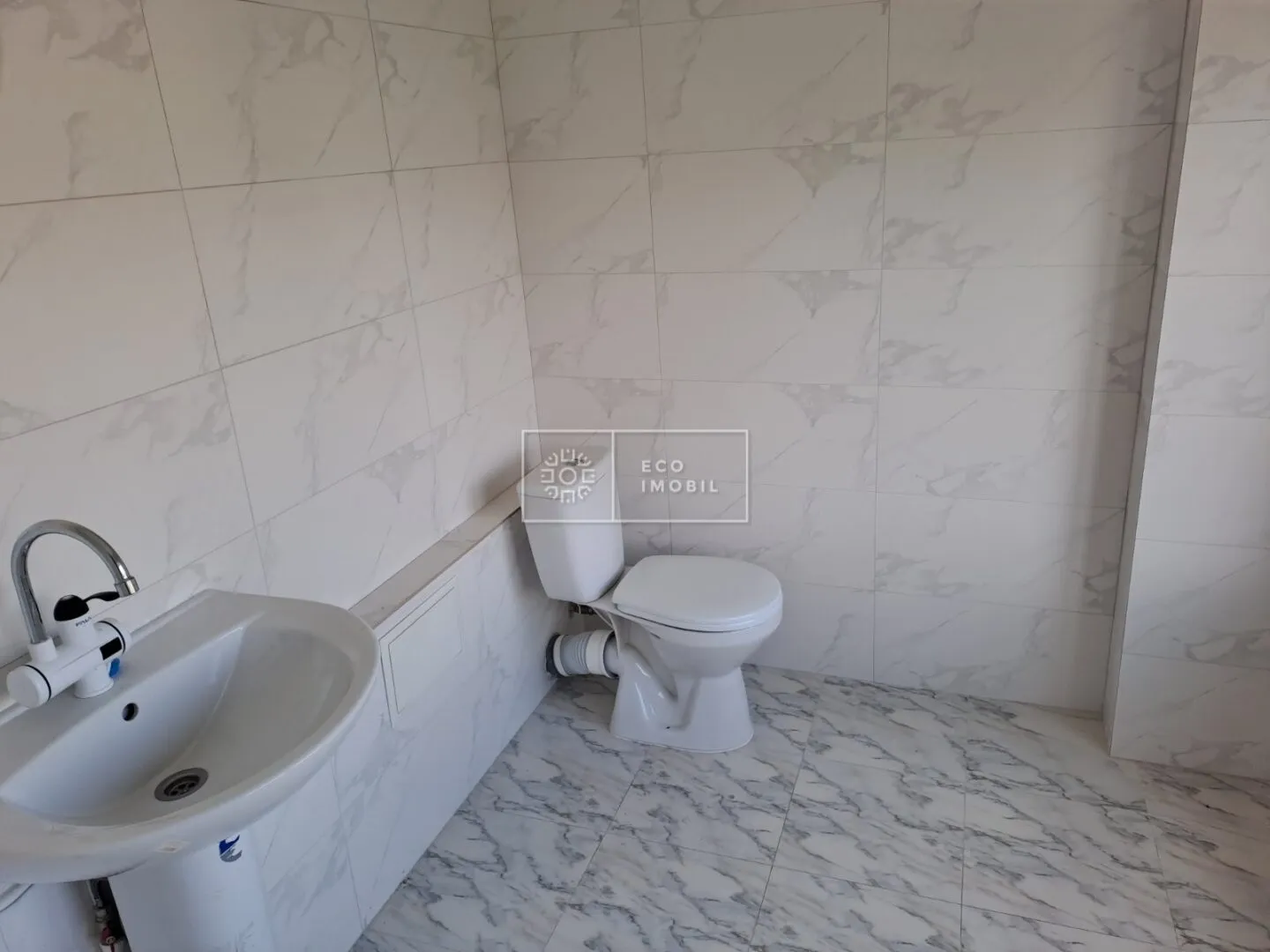 2-bedroom office, 220 m² — Image 2