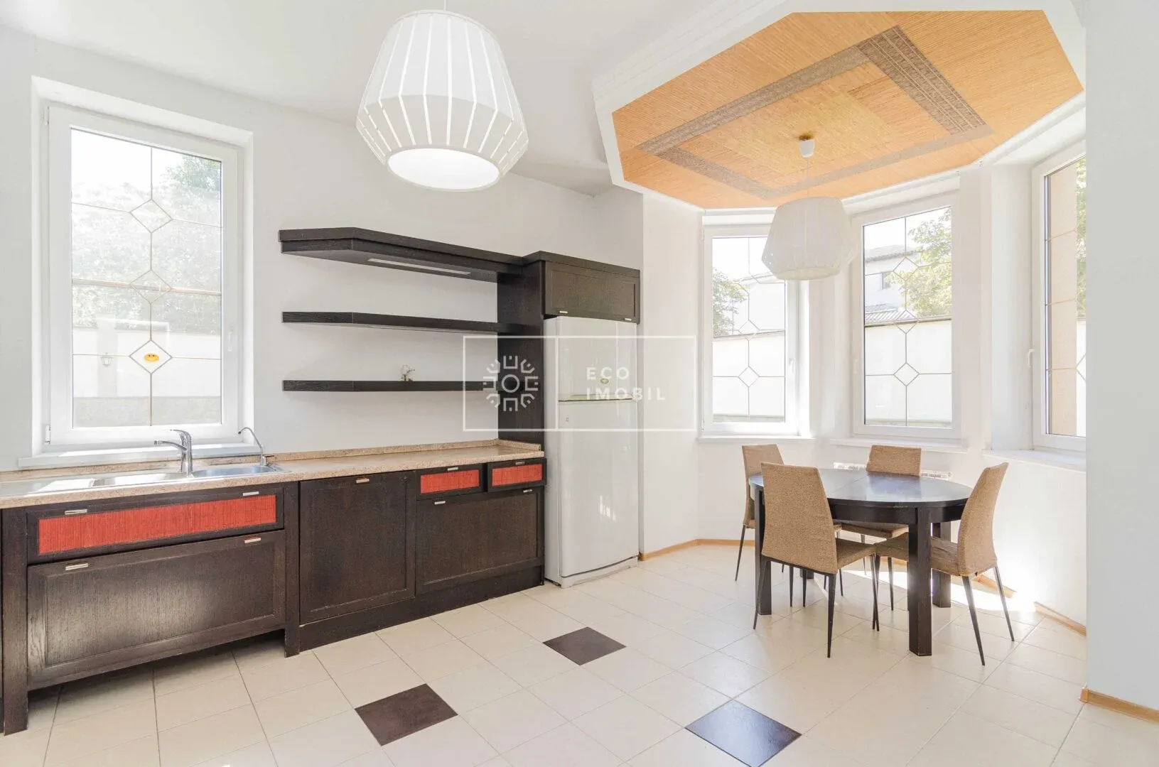 2-этажный дом, 3 комнаты, 500 м² — Изображение 2