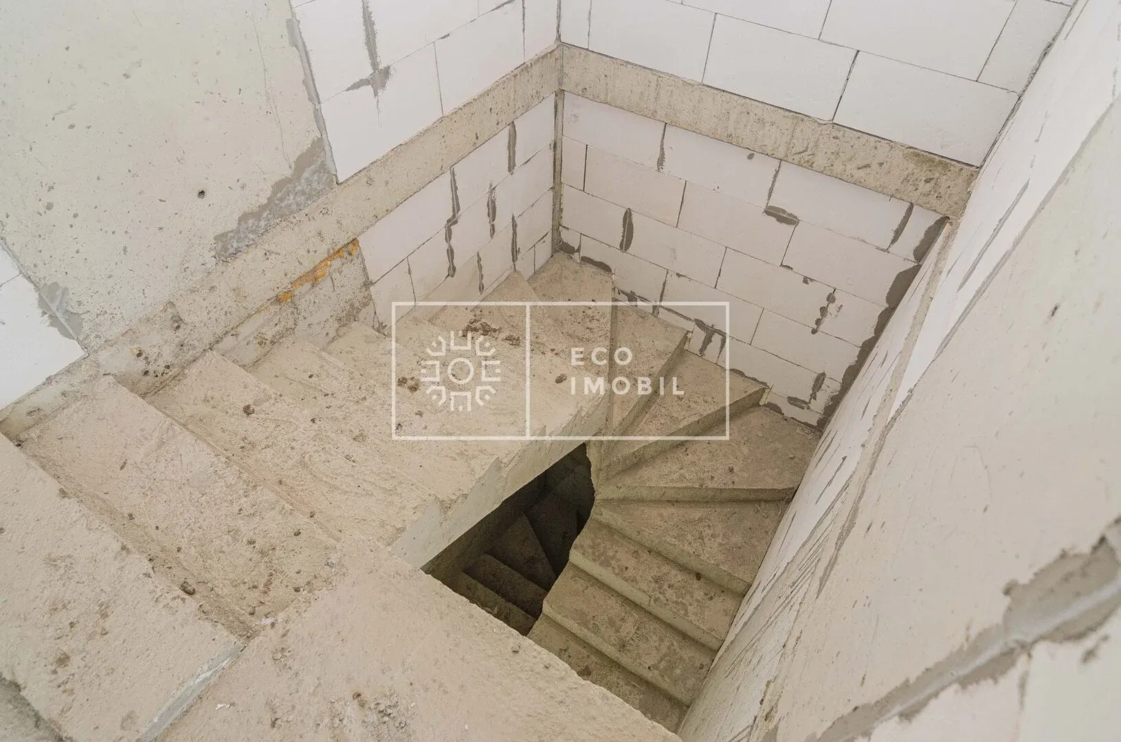 3-этажный дом, 3 комнаты, 213 м² — Изображение 3
