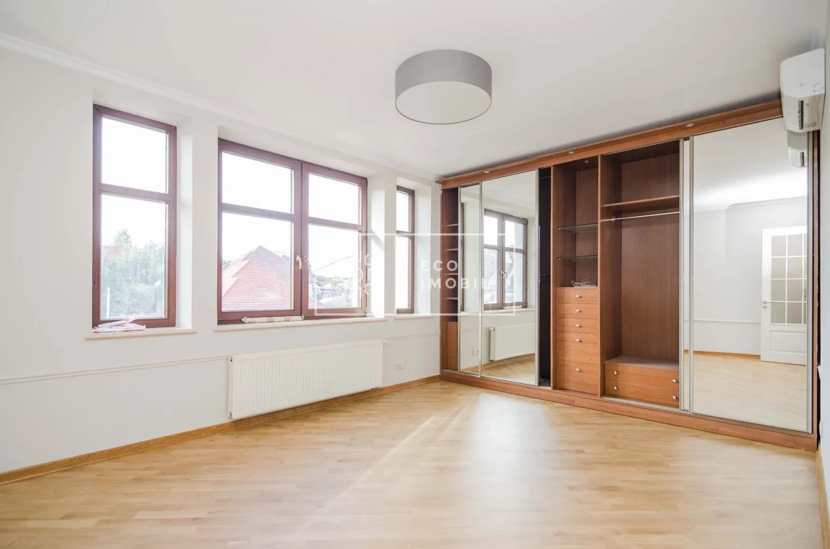 4-этажный дом, 4 комнаты, 450 м² — Изображение 3