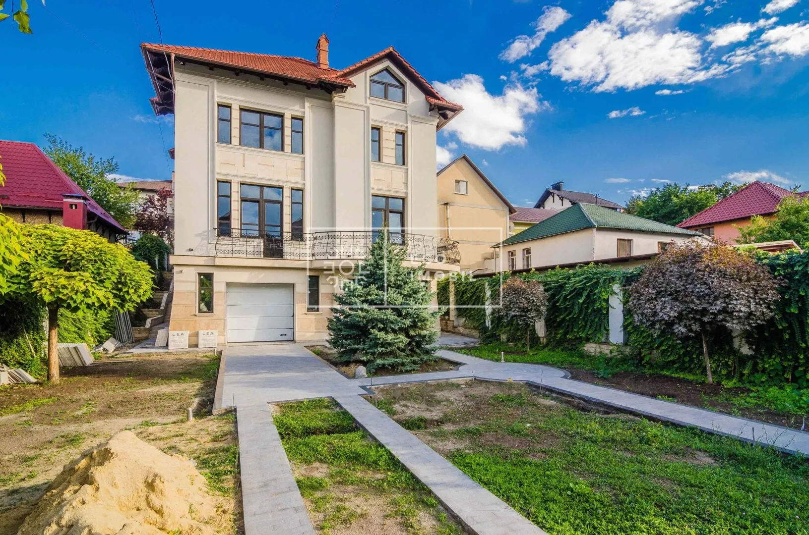 4-этажный дом, 4 комнаты, 450 м² — Изображение 1