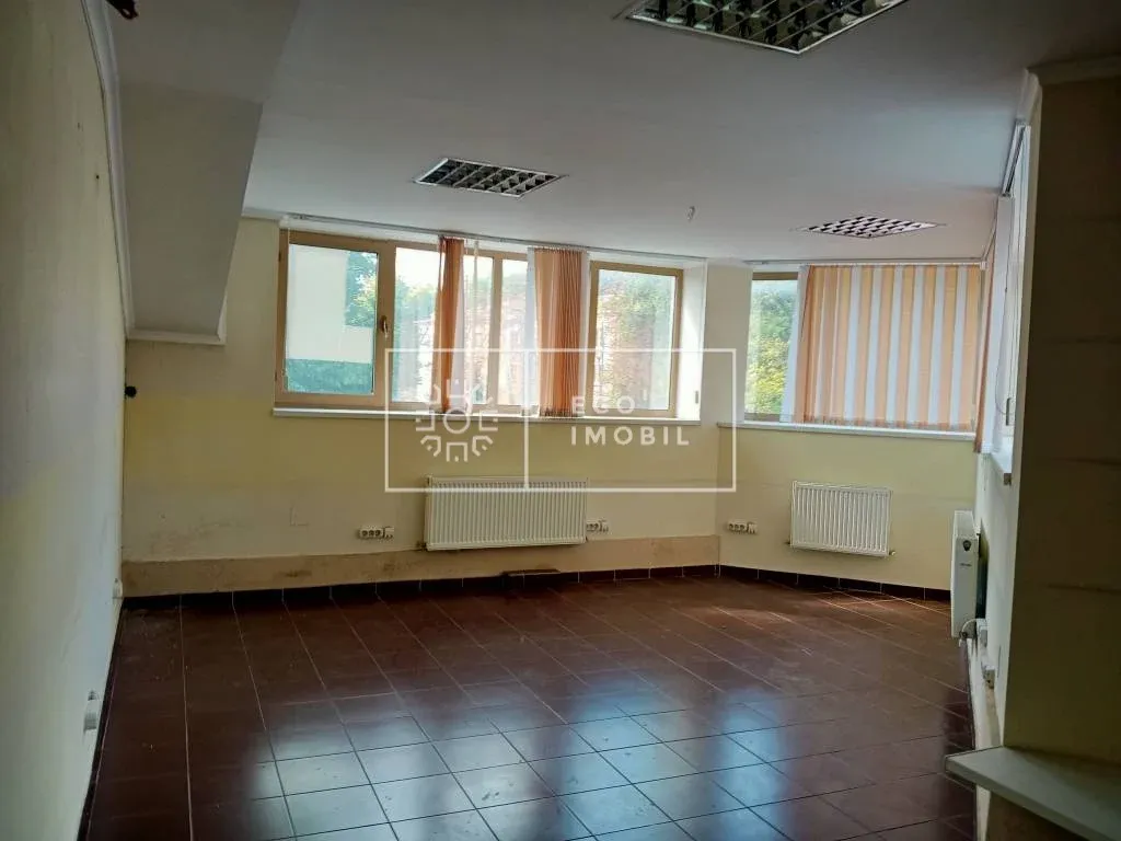 6-bedroom office, 235 m² — Image 4