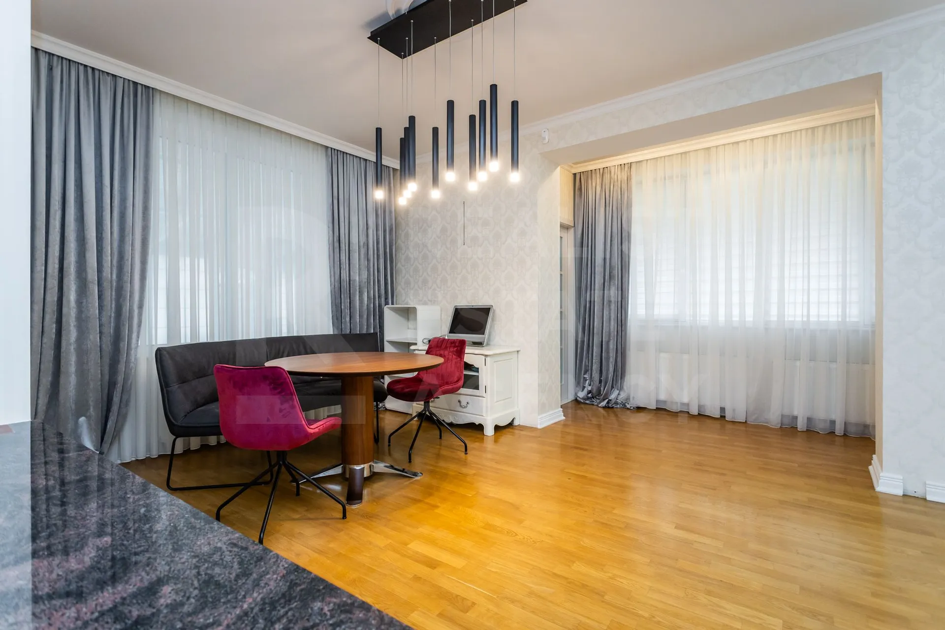 3-этажный дом, 4 комнаты, 370 м² — Изображение 4