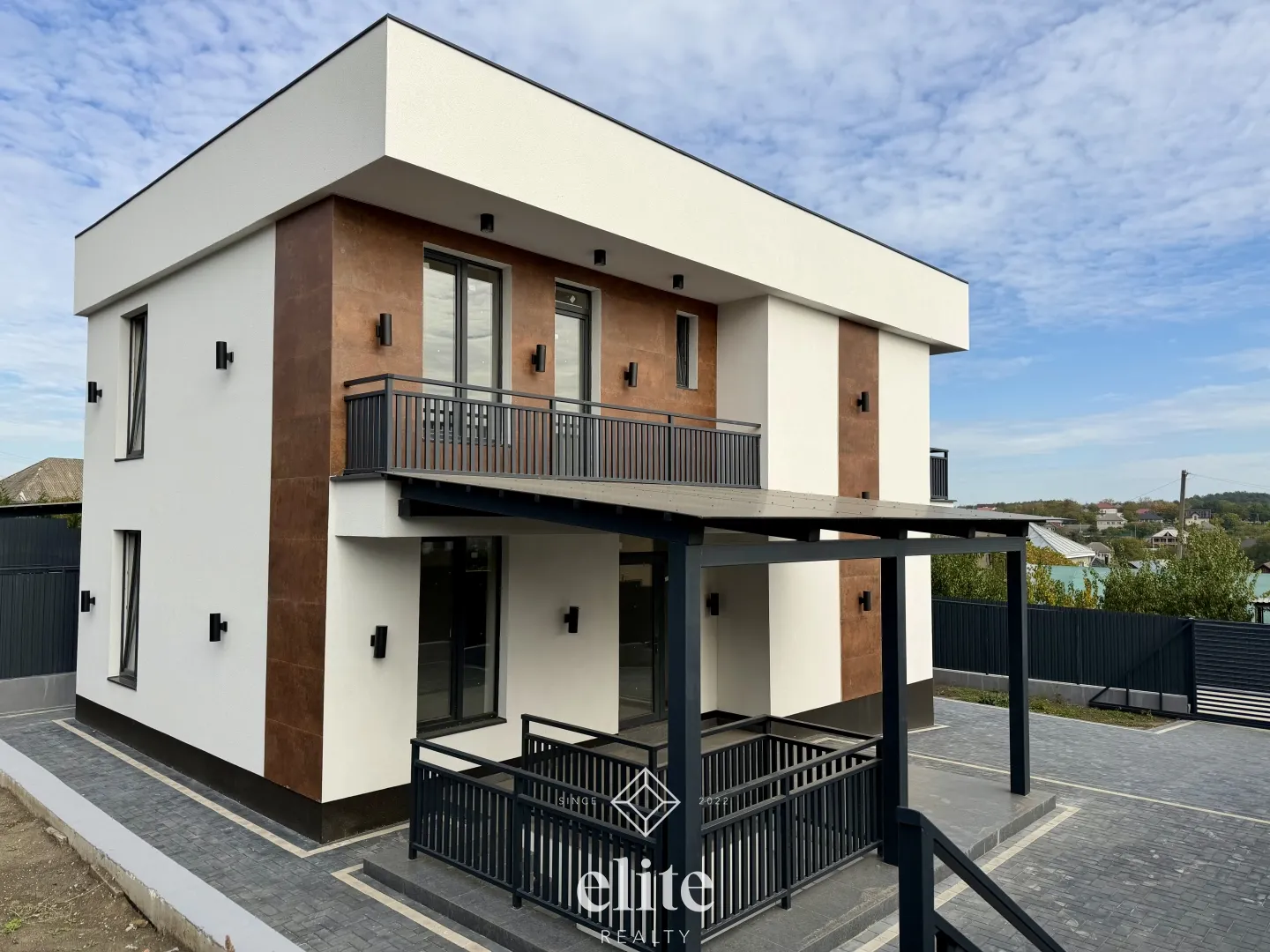 2-этажный дом, 4 комнаты, 140 м² — Изображение 1