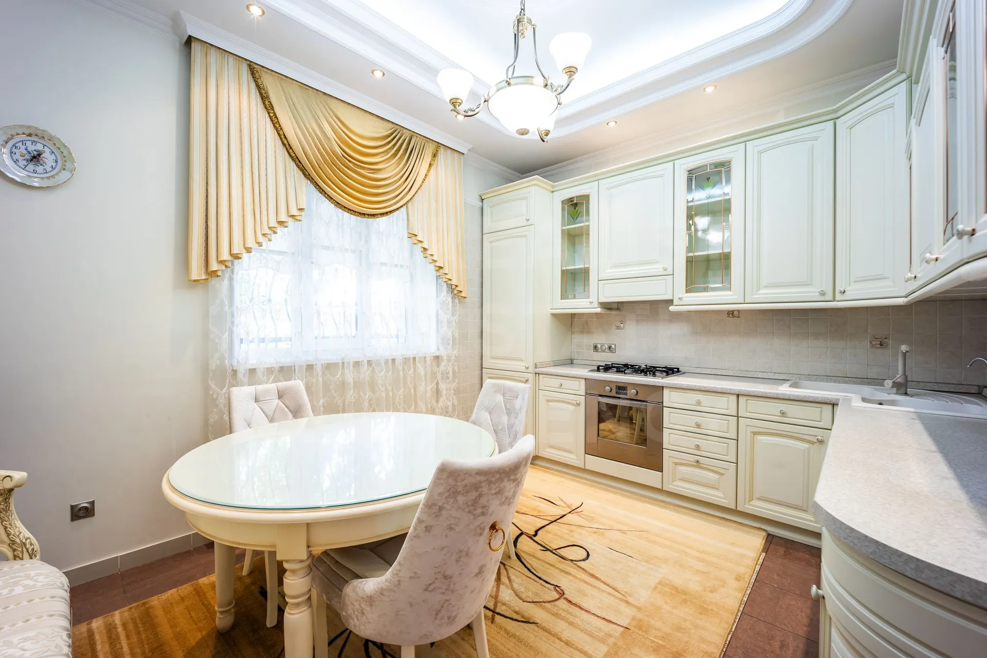 3-этажный дом, 5 комнат, 380 м² — Изображение 2