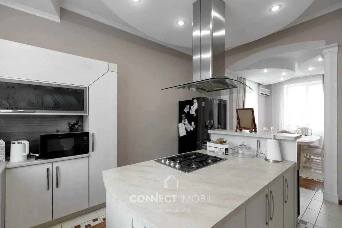 2-этажный дом, 5 комнат, 280 м² — Изображение 2