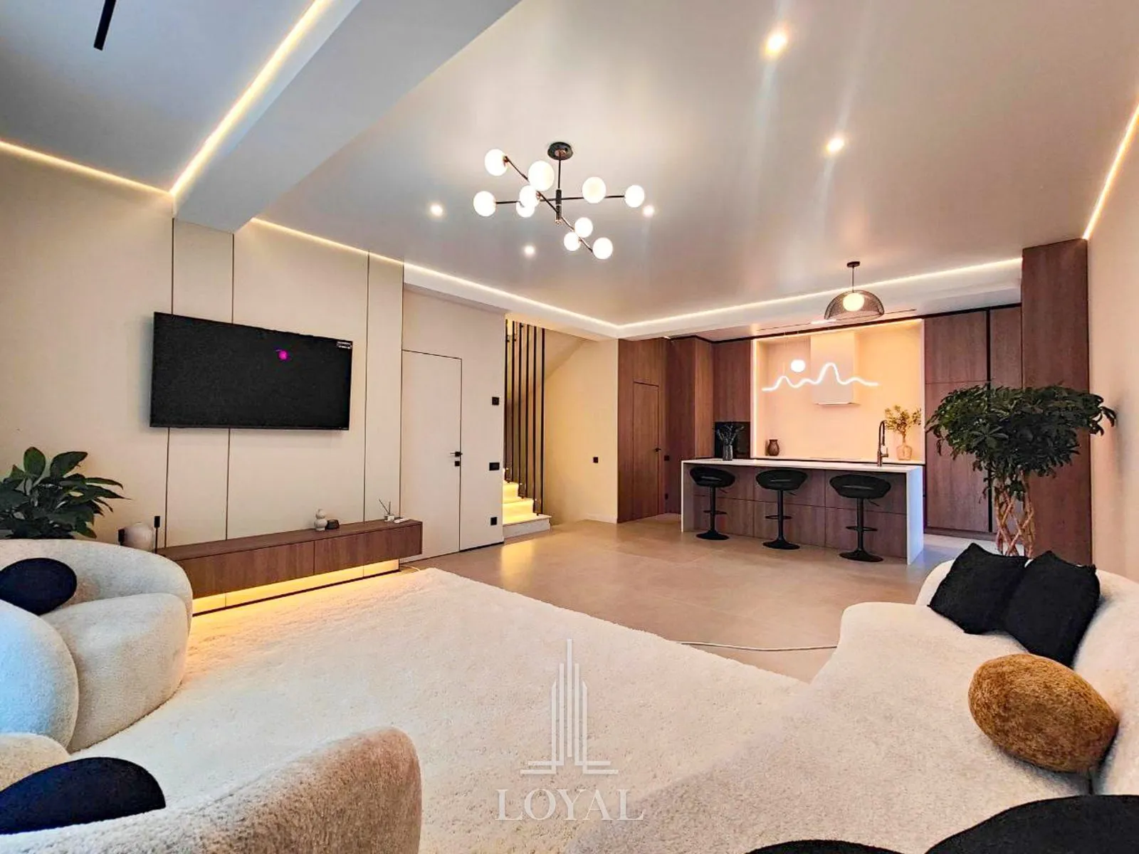 3-этажный дом, 3 комнаты, 220 м² — Изображение 3
