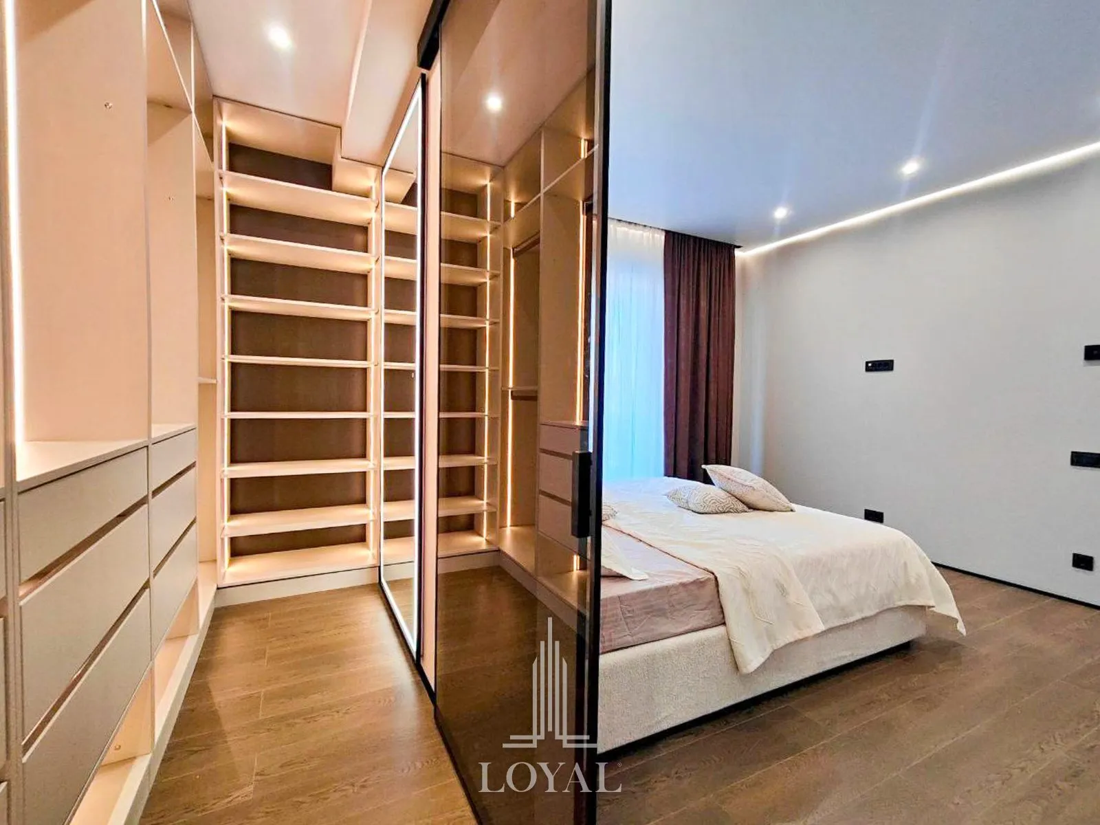 3-этажный дом, 3 комнаты, 220 м² — Изображение 4
