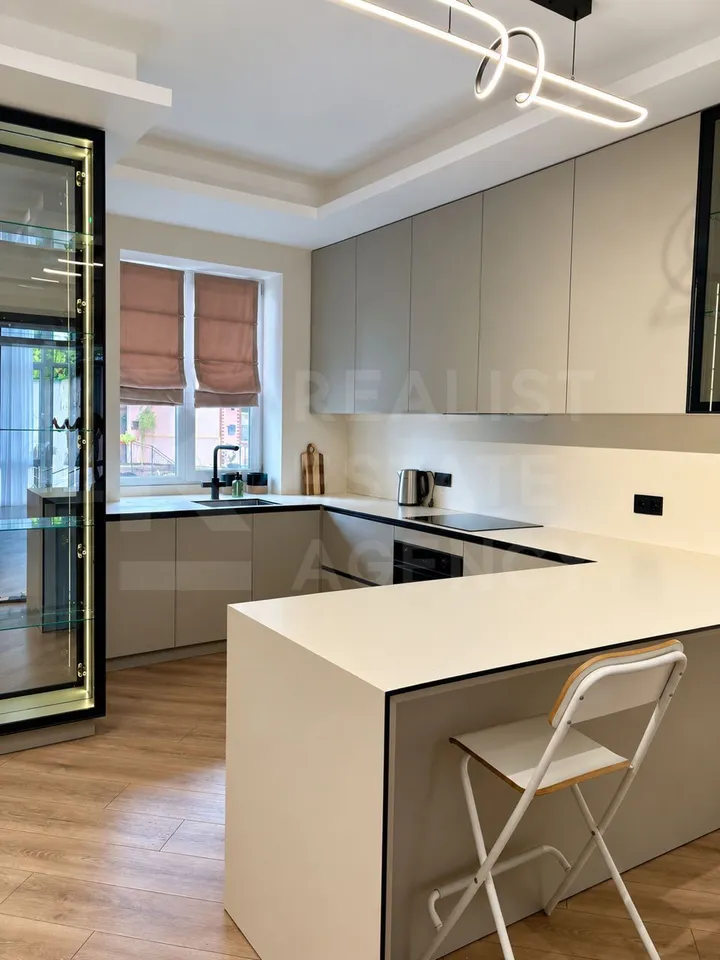 2-этажный дом, 4 комнаты, 200 м² — Изображение 2