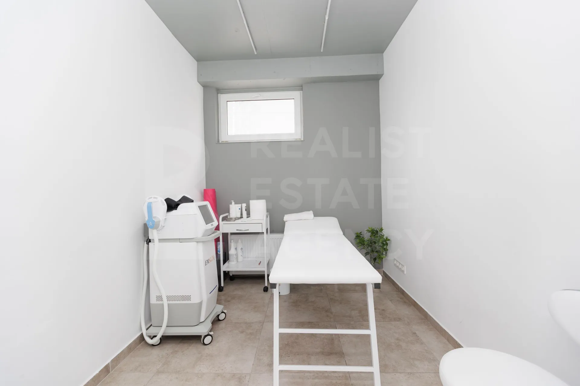 Trade space, 148 m² — Image 1